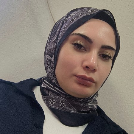 Elif Nur C.