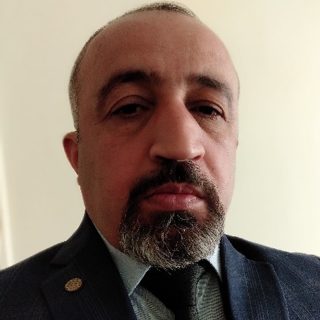 Ayhan Ç.