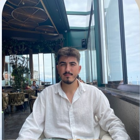 Ali̇ E.