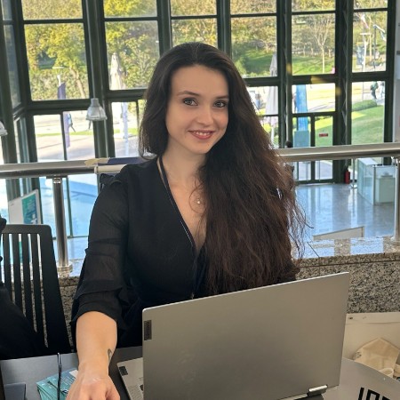 Ayça Ş.