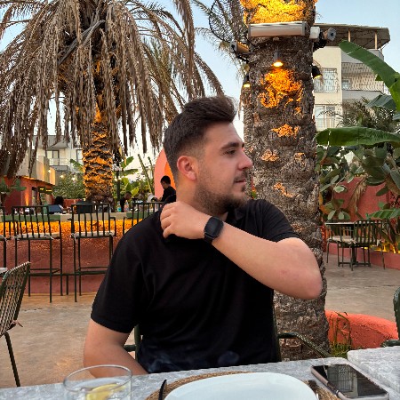 Emre Ü.