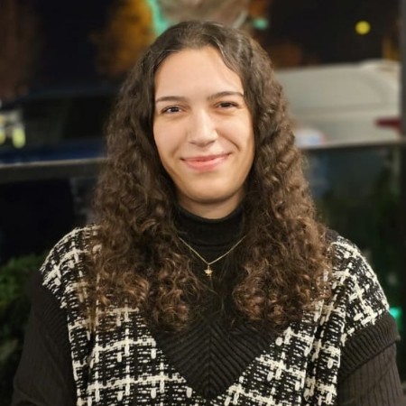 Ayşe Y.