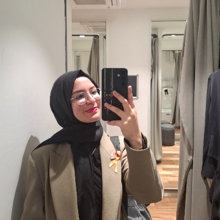 Elif Ö.
